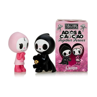 Together Forever figure design of Adios proposing to Ciao Ciao. The box packaging is in the backgound.