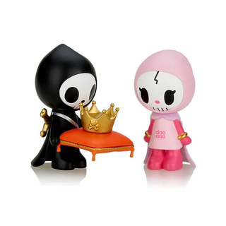 Forever My Queen figure design of Adios holding a crown for Ciao Ciao. 