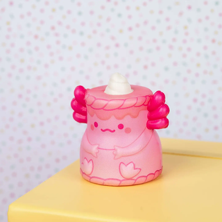 Cake-shaped axolotl squishy.